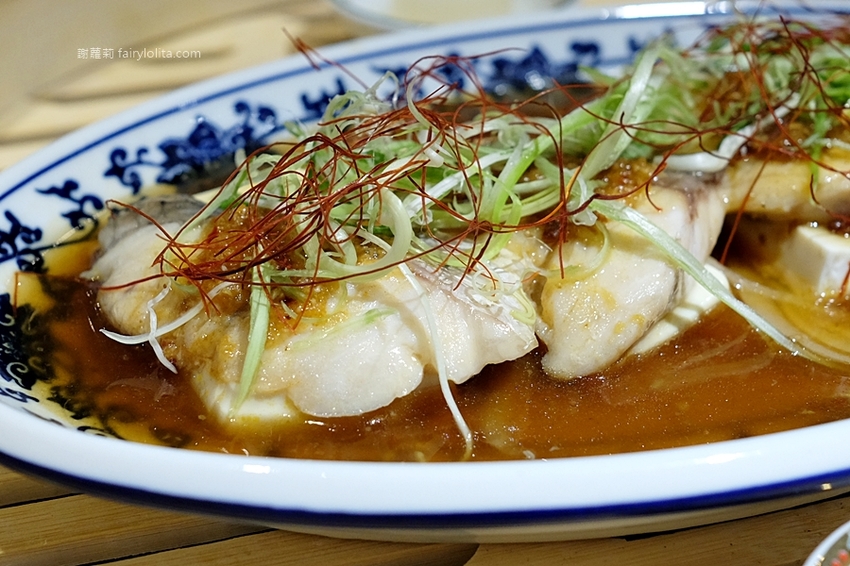 墨妃家 燒肉。全台中第一家「延禧攻略」宮廷風燒肉，16道燒肉料理讓你飽到撐，豚骨湯、飲料無限喝！ @蹦啾♥謝蘿莉 La vie heureuse