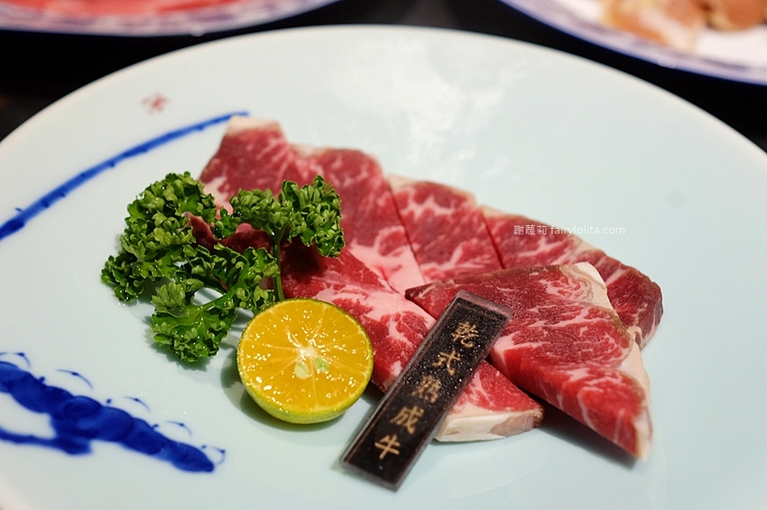 墨妃家 燒肉。全台中第一家「延禧攻略」宮廷風燒肉，16道燒肉料理讓你飽到撐，豚骨湯、飲料無限喝！ @蹦啾♥謝蘿莉 La vie heureuse