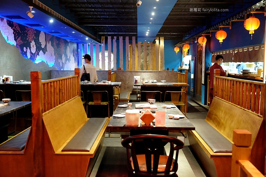 墨妃家 燒肉。全台中第一家「延禧攻略」宮廷風燒肉，16道燒肉料理讓你飽到撐，豚骨湯、飲料無限喝！ @蹦啾♥謝蘿莉 La vie heureuse