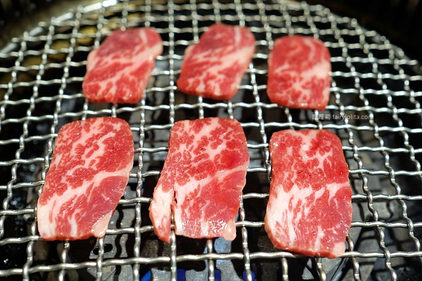 墨妃家 燒肉。全台中第一家「延禧攻略」宮廷風燒肉，16道燒肉料理讓你飽到撐，豚骨湯、飲料無限喝！ @蹦啾♥謝蘿莉 La vie heureuse