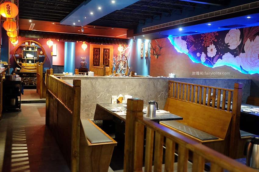 墨妃家 燒肉。全台中第一家「延禧攻略」宮廷風燒肉，16道燒肉料理讓你飽到撐，豚骨湯、飲料無限喝！ @蹦啾♥謝蘿莉 La vie heureuse