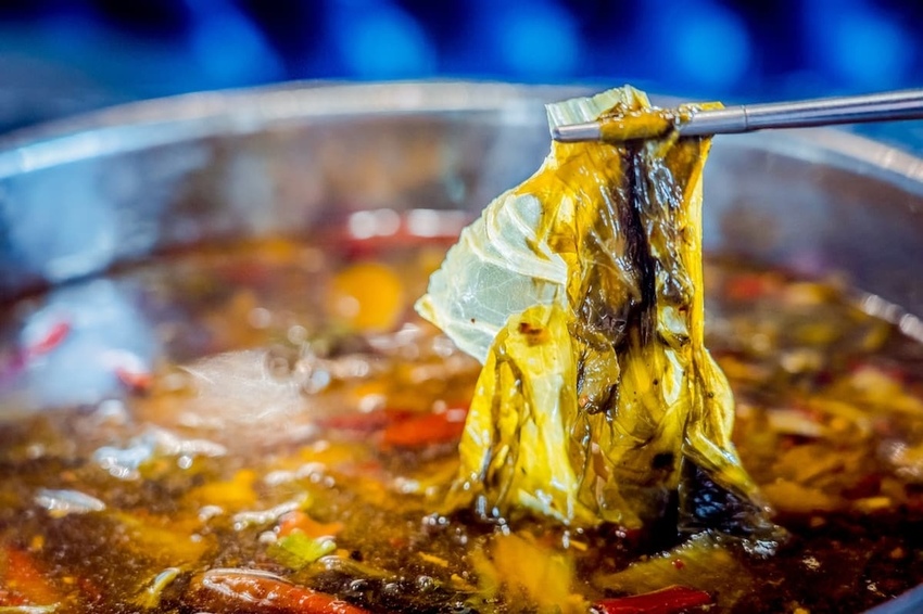 【渝悅撒椒】渝派川菜「酸菜魚鍋物」湯頭酸香麻辣 魚肉軟嫩鮮滑 .jpg