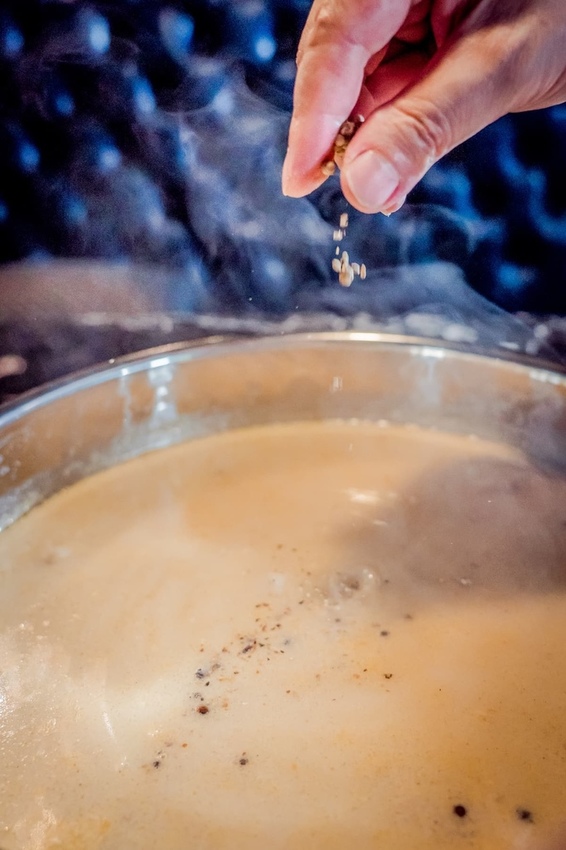 【渝悅撒椒】粵菜經典「胡椒豬肚雞鍋物」湯頭濃郁 雞肉鮮嫩 豬肚Q彈入味.jpg