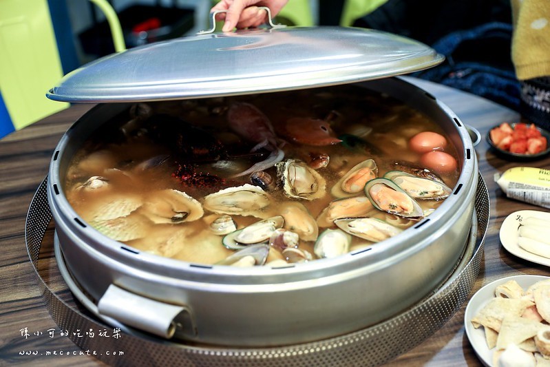 巨大貝殼鍋,新莊美食,新莊聚餐,新莊餐廳,節日聚餐餐廳,聖誕節聚餐推薦,韓國排隊美食,韓國海鮮蒸籠,韓國海鮮鍋,韓蚌蚌,韓蚌蚌海鮮研究院,韓蚌蚌海鮮研究院菜單 @陳小可的吃喝玩樂