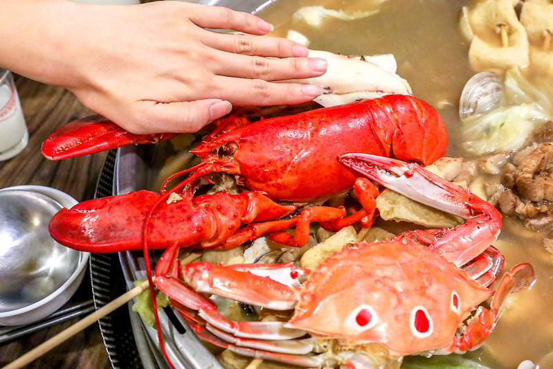 巨大貝殼鍋,新莊美食,新莊聚餐,新莊餐廳,節日聚餐餐廳,聖誕節聚餐推薦,韓國排隊美食,韓國海鮮蒸籠,韓國海鮮鍋,韓蚌蚌,韓蚌蚌海鮮研究院,韓蚌蚌海鮮研究院菜單 @陳小可的吃喝玩樂