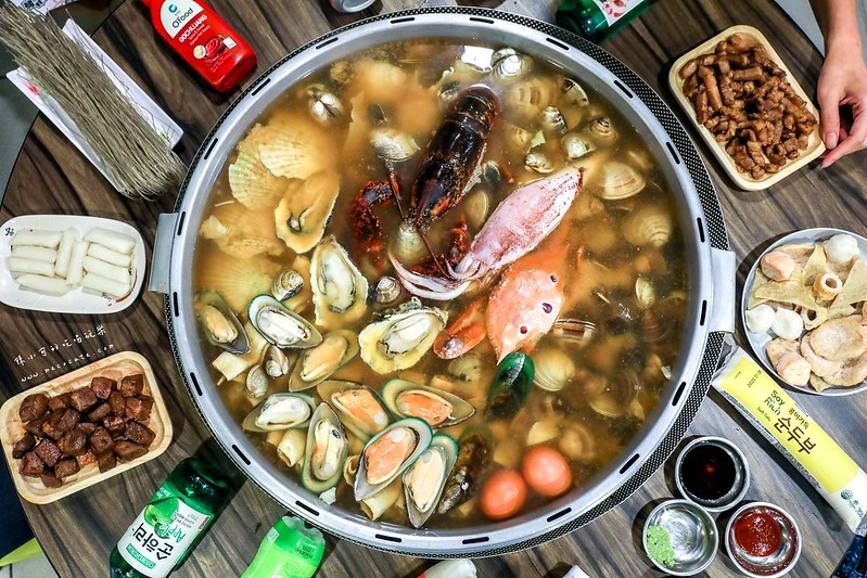 巨大貝殼鍋,新莊美食,新莊聚餐,新莊餐廳,節日聚餐餐廳,聖誕節聚餐推薦,韓國排隊美食,韓國海鮮蒸籠,韓國海鮮鍋,韓蚌蚌,韓蚌蚌海鮮研究院,韓蚌蚌海鮮研究院菜單 @陳小可的吃喝玩樂