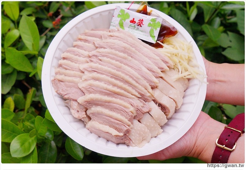 藏在市場裡，港式三寶一大盤只要150元，開店兩小時內賣光光！！