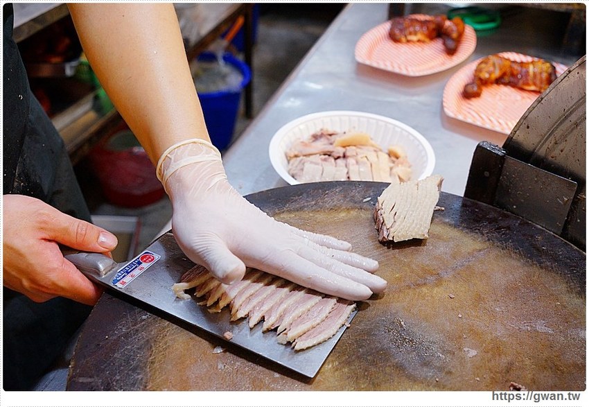 藏在市場裡，港式三寶一大盤只要150元，開店兩小時內賣光光！！