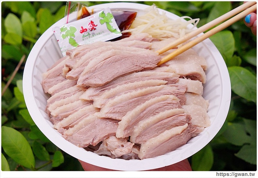 藏在市場裡，港式三寶一大盤只要150元，開店兩小時內賣光光！！