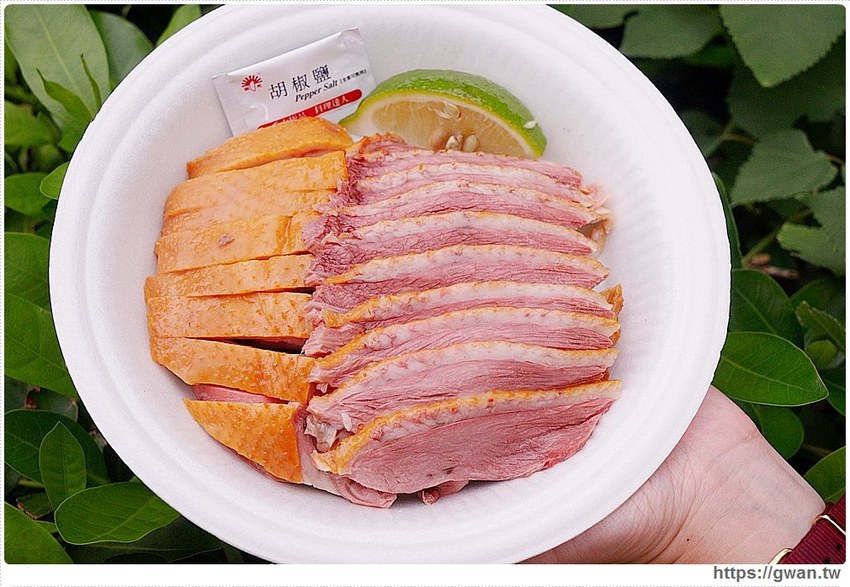 藏在市場裡，港式三寶一大盤只要150元，開店兩小時內賣光光！！