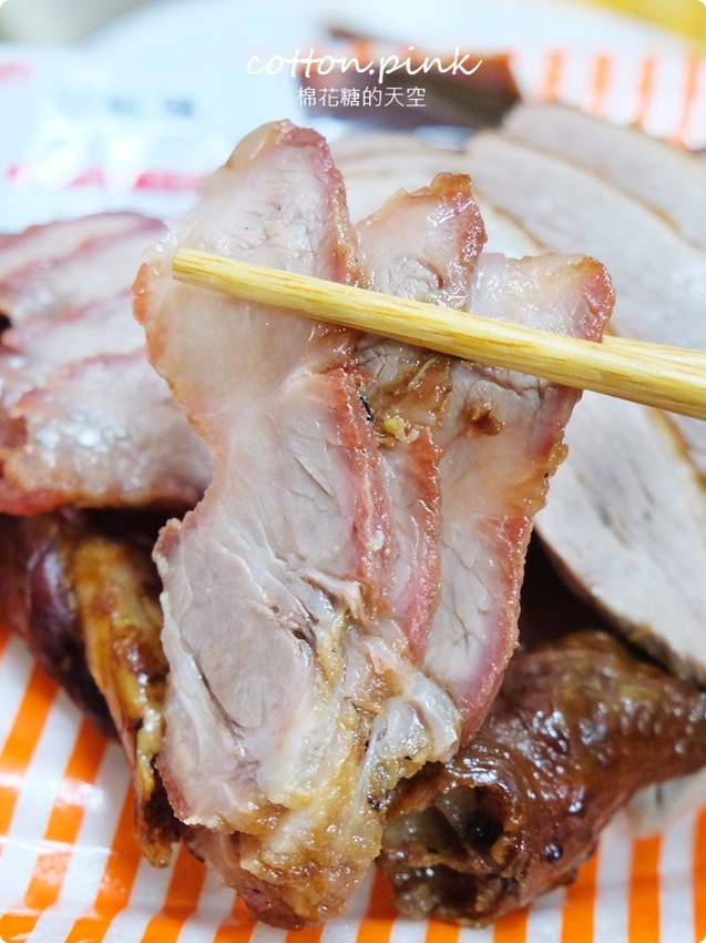 IG 最夯市場攤!台中北平黃昏市場朝日鵝不能不吃!鵝肉嫩嫩超多汁、烤雞腿焦糖色澤超誘人