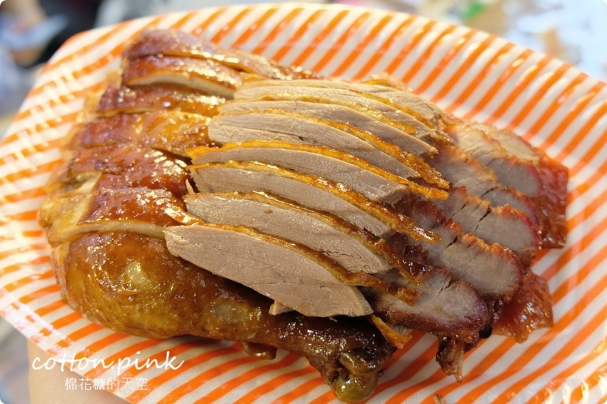 IG 最夯市場攤!台中北平黃昏市場朝日鵝不能不吃!鵝肉嫩嫩超多汁、烤雞腿焦糖色澤超誘人