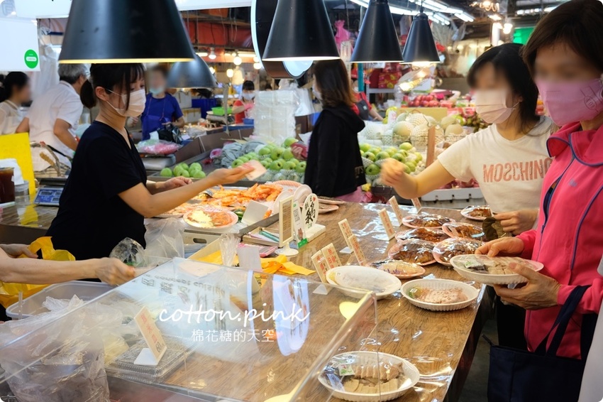 IG 最夯市場攤!台中北平黃昏市場朝日鵝不能不吃!鵝肉嫩嫩超多汁、烤雞腿焦糖色澤超誘人