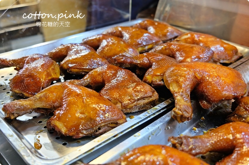 IG 最夯市場攤!台中北平黃昏市場朝日鵝不能不吃!鵝肉嫩嫩超多汁、烤雞腿焦糖色澤超誘人