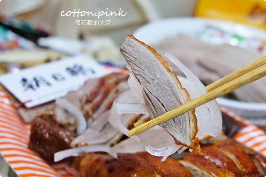 IG 最夯市場攤!台中北平黃昏市場朝日鵝不能不吃!鵝肉嫩嫩超多汁、烤雞腿焦糖色澤超誘人