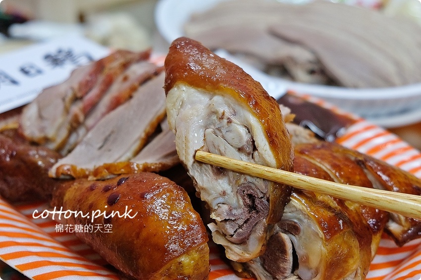 IG 最夯市場攤!台中北平黃昏市場朝日鵝不能不吃!鵝肉嫩嫩超多汁、烤雞腿焦糖色澤超誘人