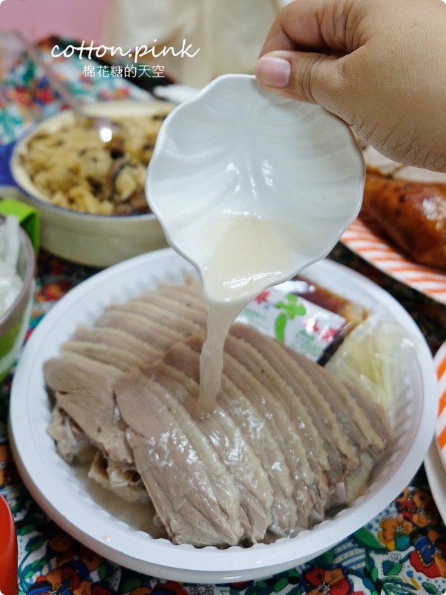 IG 最夯市場攤!台中北平黃昏市場朝日鵝不能不吃!鵝肉嫩嫩超多汁、烤雞腿焦糖色澤超誘人