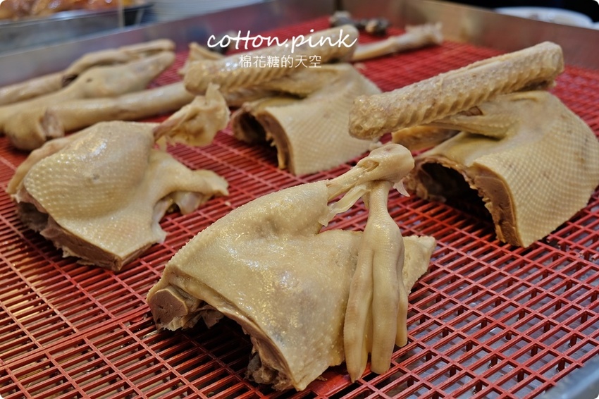 IG 最夯市場攤!台中北平黃昏市場朝日鵝不能不吃!鵝肉嫩嫩超多汁、烤雞腿焦糖色澤超誘人