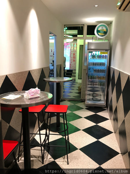 西門町美食推薦 午茶消夜好選擇 師園鹽酥雞(西門店) 有內用座位喔~