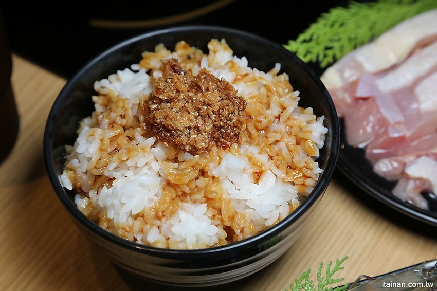 肉多多火鍋~三週年超值套餐只要$269元打卡再送肉，很超值!!文末有好康!14隻蝦子只要89元!! - 台南好Food遊