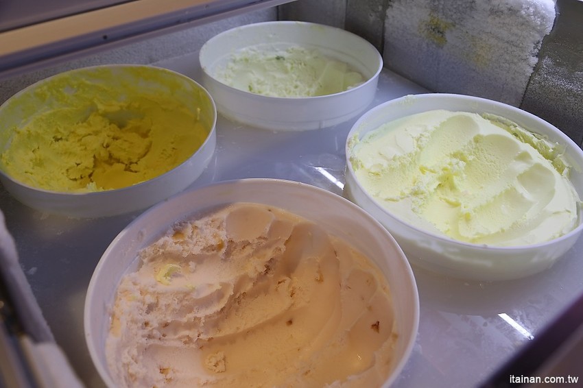 肉多多火鍋~三週年超值套餐只要$269元打卡再送肉，很超值!!文末有好康!14隻蝦子只要89元!! - 台南好Food遊