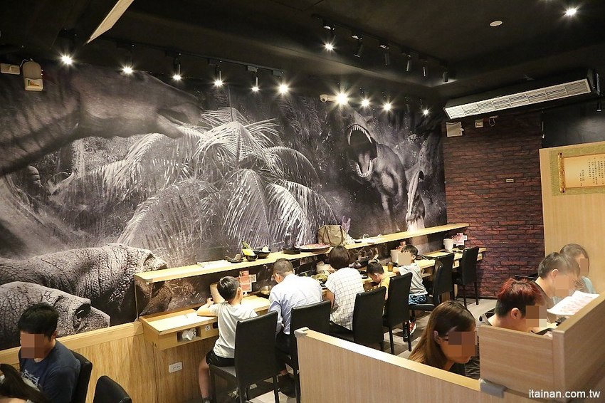 肉多多火鍋~三週年超值套餐只要$269元打卡再送肉，很超值!!文末有好康!14隻蝦子只要89元!! - 台南好Food遊