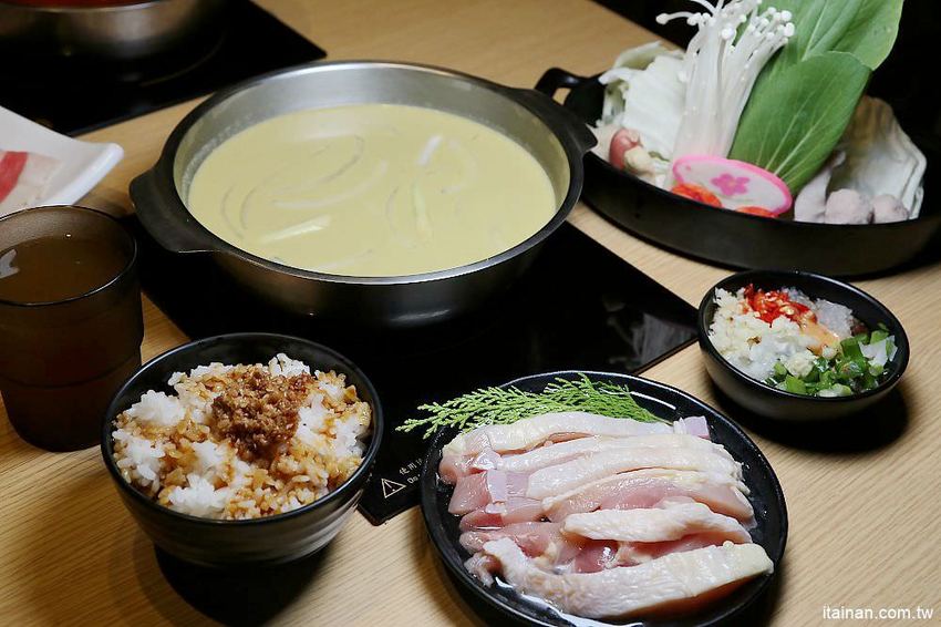 肉多多火鍋~三週年超值套餐只要$269元打卡再送肉，很超值!!文末有好康!14隻蝦子只要89元!! - 台南好Food遊