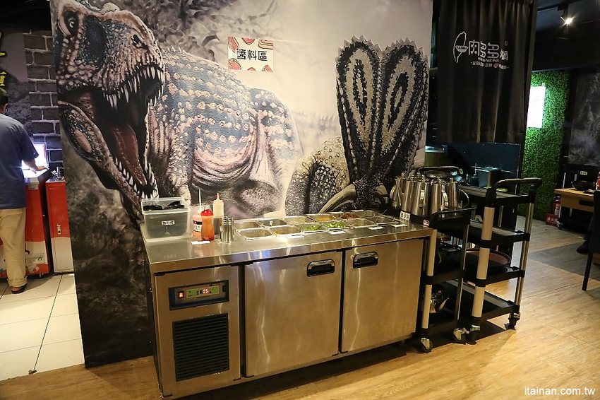 肉多多火鍋~三週年超值套餐只要$269元打卡再送肉，很超值!!文末有好康!14隻蝦子只要89元!! - 台南好Food遊