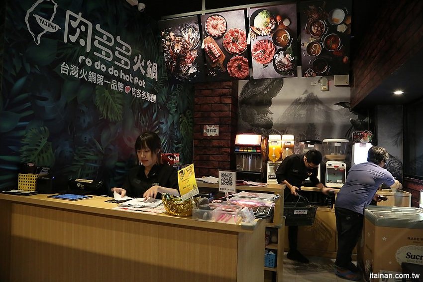 肉多多火鍋~三週年超值套餐只要$269元打卡再送肉，很超值!!文末有好康!14隻蝦子只要89元!! - 台南好Food遊