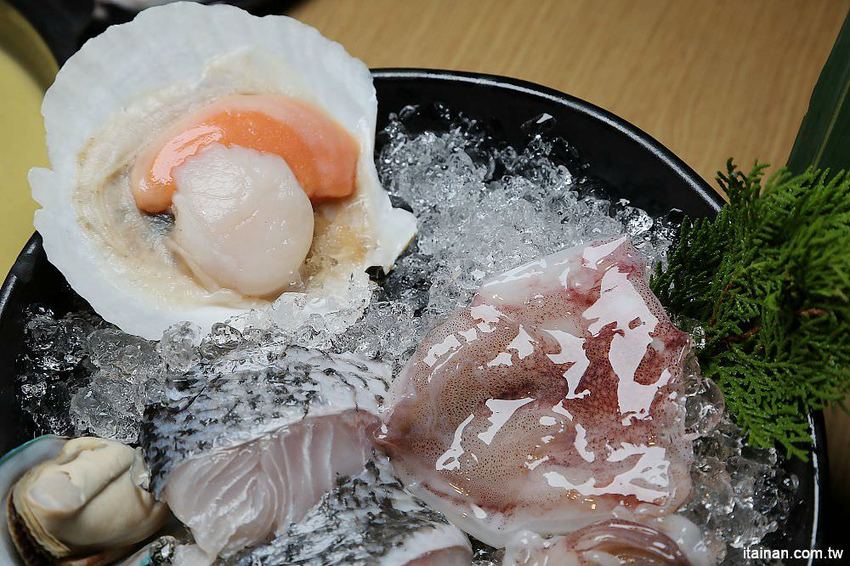 肉多多火鍋~三週年超值套餐只要$269元打卡再送肉，很超值!!文末有好康!14隻蝦子只要89元!! - 台南好Food遊