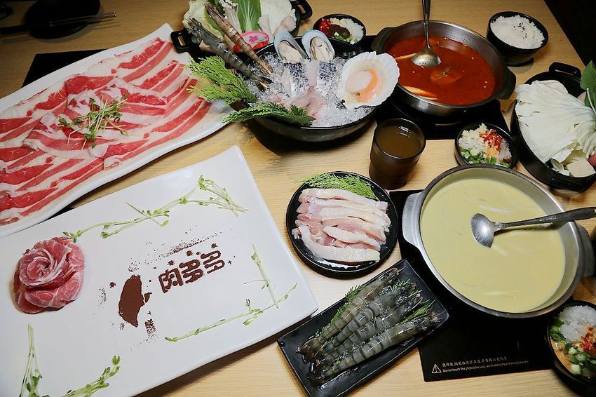 肉多多火鍋~三週年超值套餐只要$269元打卡再送肉，很超值!!文末有好康!14隻蝦子只要89元!! - 台南好Food遊