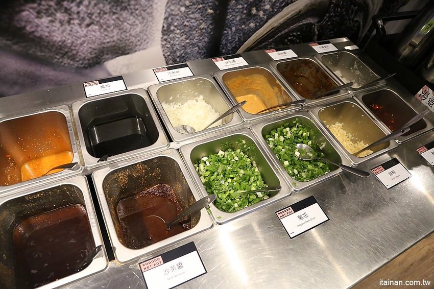 肉多多火鍋~三週年超值套餐只要$269元打卡再送肉，很超值!!文末有好康!14隻蝦子只要89元!! - 台南好Food遊