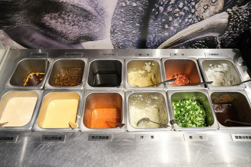 只有生日可以吃蛋糕? 肉多多火鍋 浮誇肉蛋糕 超厲害視覺效果 不用生日也可以吃!!肉多吃到吃不完~台南東寧店