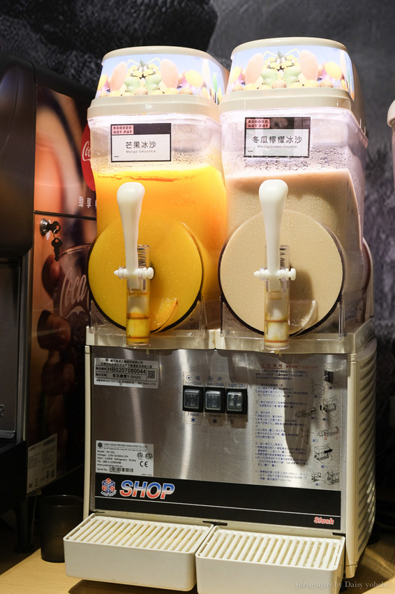 只有生日可以吃蛋糕? 肉多多火鍋 浮誇肉蛋糕 超厲害視覺效果 不用生日也可以吃!!肉多吃到吃不完~台南東寧店