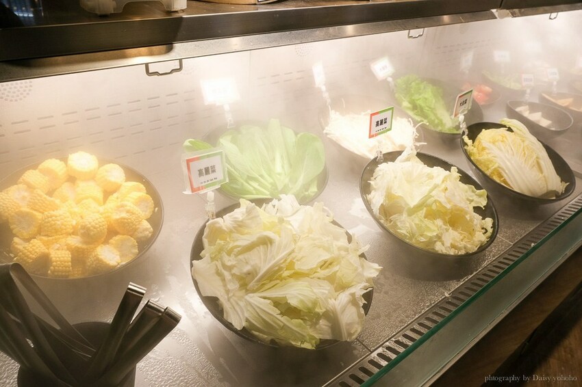 只有生日可以吃蛋糕? 肉多多火鍋 浮誇肉蛋糕 超厲害視覺效果 不用生日也可以吃!!肉多吃到吃不完~台南東寧店