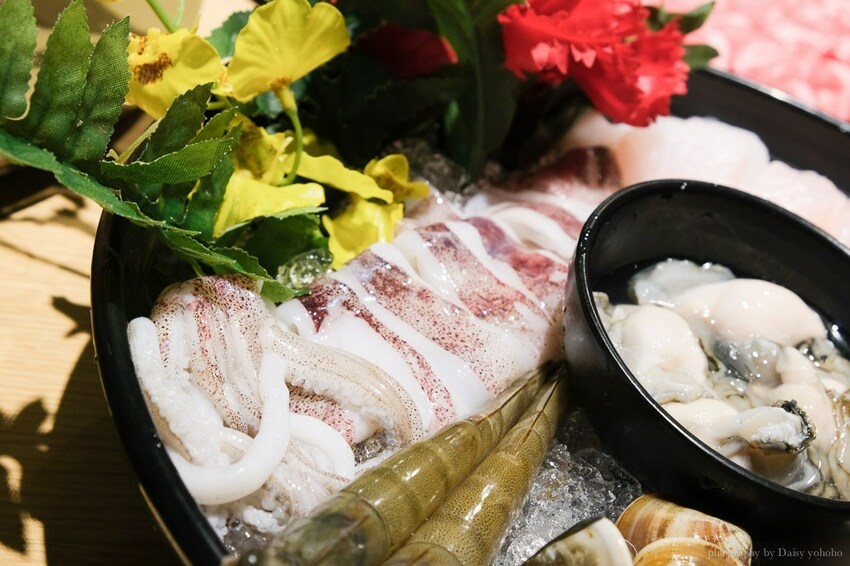 只有生日可以吃蛋糕? 肉多多火鍋 浮誇肉蛋糕 超厲害視覺效果 不用生日也可以吃!!肉多吃到吃不完~台南東寧店