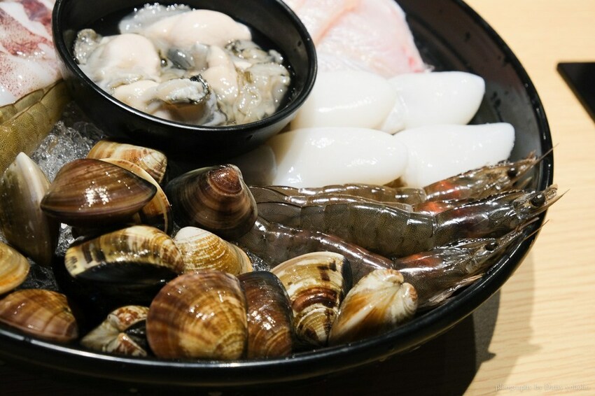 只有生日可以吃蛋糕? 肉多多火鍋 浮誇肉蛋糕 超厲害視覺效果 不用生日也可以吃!!肉多吃到吃不完~台南東寧店