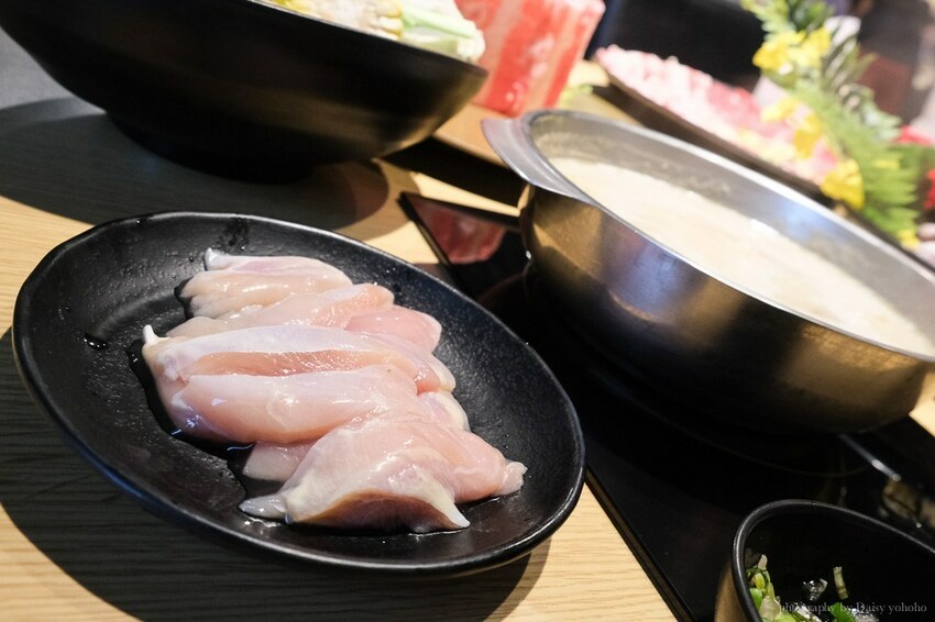 只有生日可以吃蛋糕? 肉多多火鍋 浮誇肉蛋糕 超厲害視覺效果 不用生日也可以吃!!肉多吃到吃不完~台南東寧店