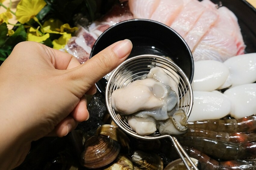 只有生日可以吃蛋糕? 肉多多火鍋 浮誇肉蛋糕 超厲害視覺效果 不用生日也可以吃!!肉多吃到吃不完~台南東寧店