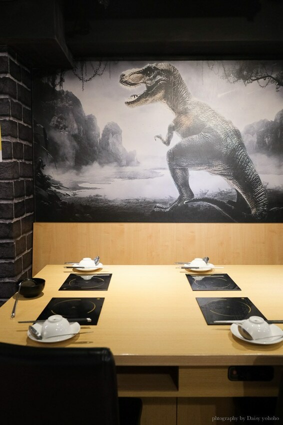 只有生日可以吃蛋糕? 肉多多火鍋 浮誇肉蛋糕 超厲害視覺效果 不用生日也可以吃!!肉多吃到吃不完~台南東寧店