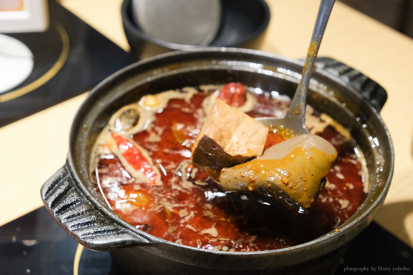 只有生日可以吃蛋糕? 肉多多火鍋 浮誇肉蛋糕 超厲害視覺效果 不用生日也可以吃!!肉多吃到吃不完~台南東寧店