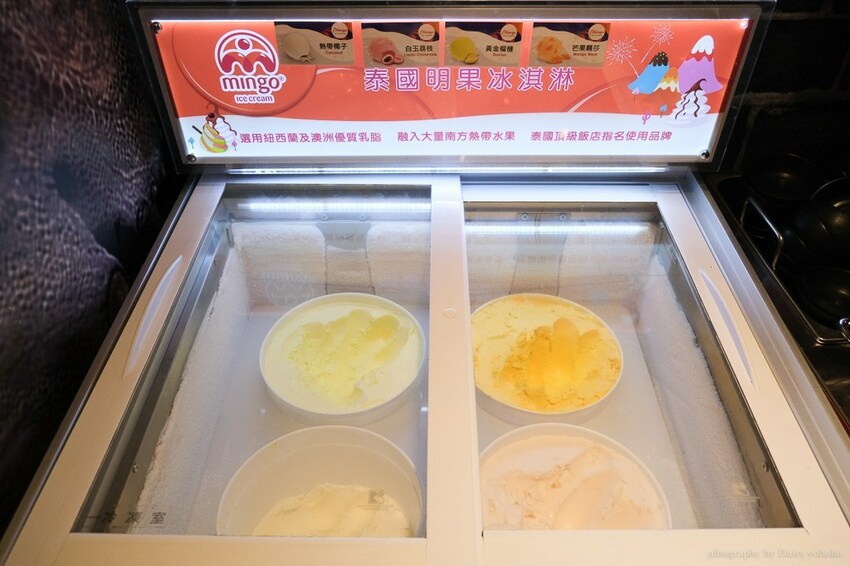 只有生日可以吃蛋糕? 肉多多火鍋 浮誇肉蛋糕 超厲害視覺效果 不用生日也可以吃!!肉多吃到吃不完~台南東寧店