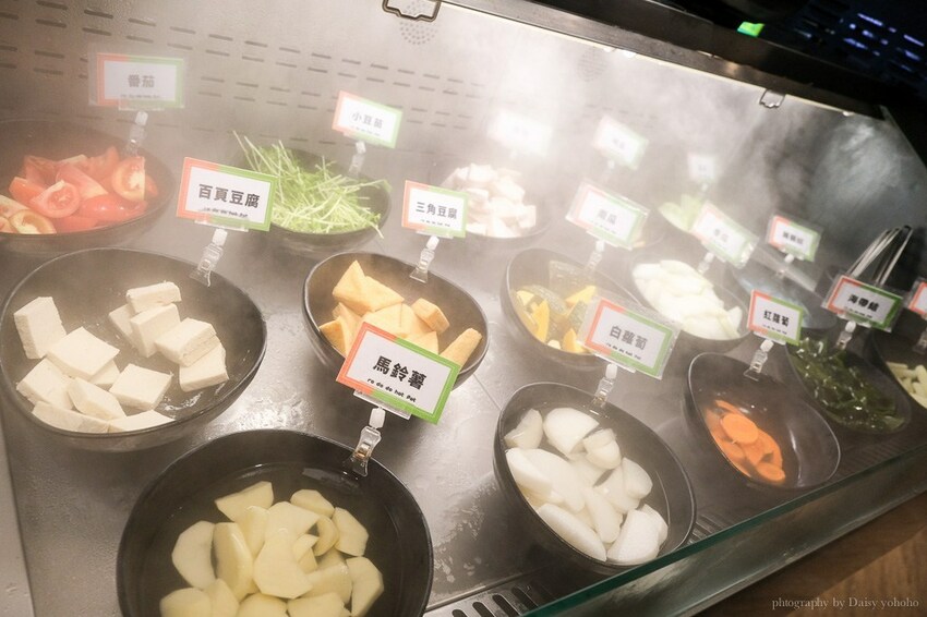 只有生日可以吃蛋糕? 肉多多火鍋 浮誇肉蛋糕 超厲害視覺效果 不用生日也可以吃!!肉多吃到吃不完~台南東寧店