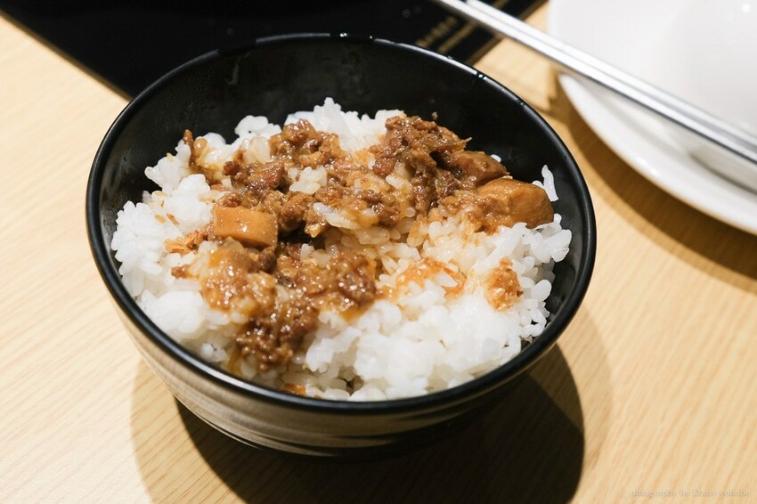 只有生日可以吃蛋糕? 肉多多火鍋 浮誇肉蛋糕 超厲害視覺效果 不用生日也可以吃!!肉多吃到吃不完~台南東寧店