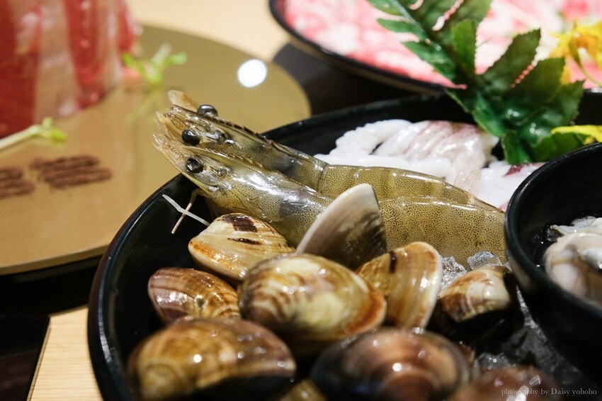 只有生日可以吃蛋糕? 肉多多火鍋 浮誇肉蛋糕 超厲害視覺效果 不用生日也可以吃!!肉多吃到吃不完~台南東寧店