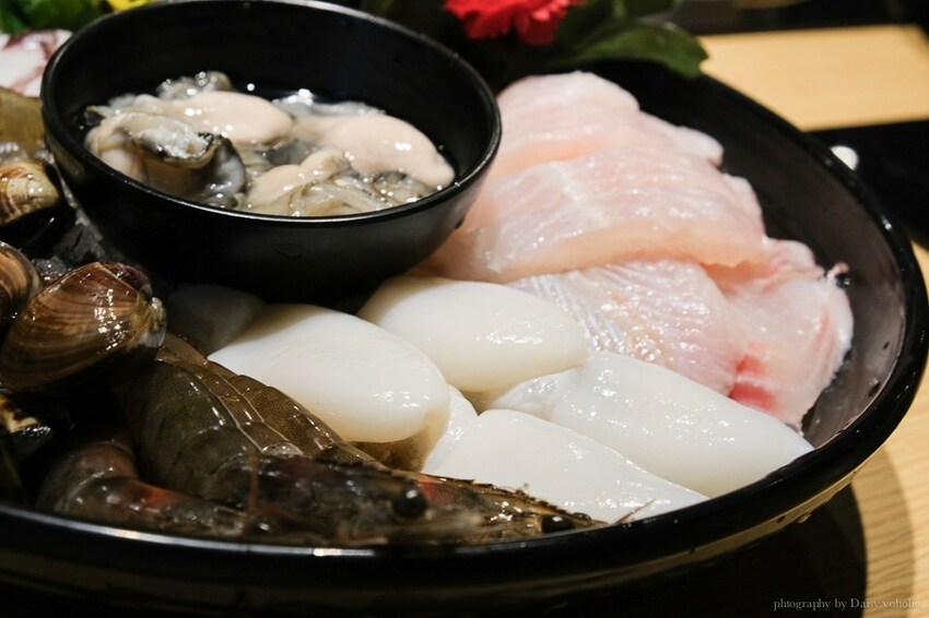 只有生日可以吃蛋糕? 肉多多火鍋 浮誇肉蛋糕 超厲害視覺效果 不用生日也可以吃!!肉多吃到吃不完~台南東寧店