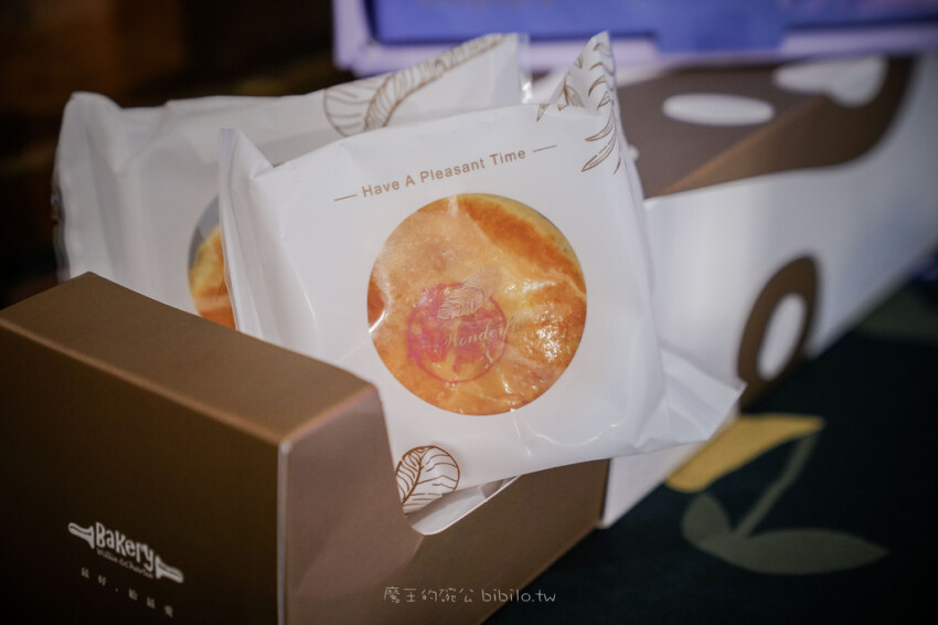 台中美食 威利與查理手作烘焙坊x魔王 台中北屯人氣烘焙坊 中秋月餅創意新口味 激辛肉脯 蛋黃酥冰乳捲 內文