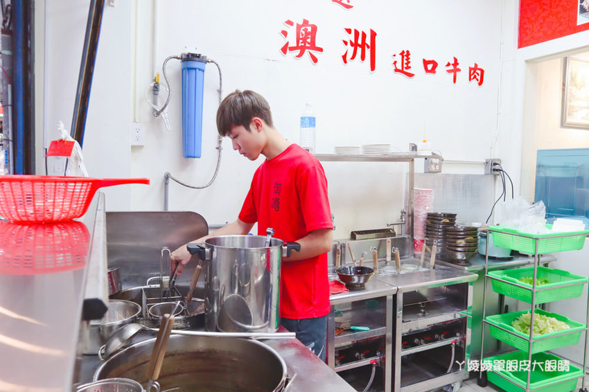 新竹牛肉麵推薦御噂醇汁牛肉麵館！獨家漢方配方湯頭、加麵加湯不加價，必點醇汁正宗滿漢牛肉麵