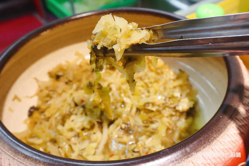 新竹牛肉麵推薦御噂醇汁牛肉麵館！獨家漢方配方湯頭、加麵加湯不加價，必點醇汁正宗滿漢牛肉麵