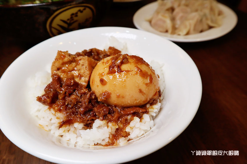 新竹牛肉麵推薦御噂醇汁牛肉麵館！獨家漢方配方湯頭、加麵加湯不加價，必點醇汁正宗滿漢牛肉麵